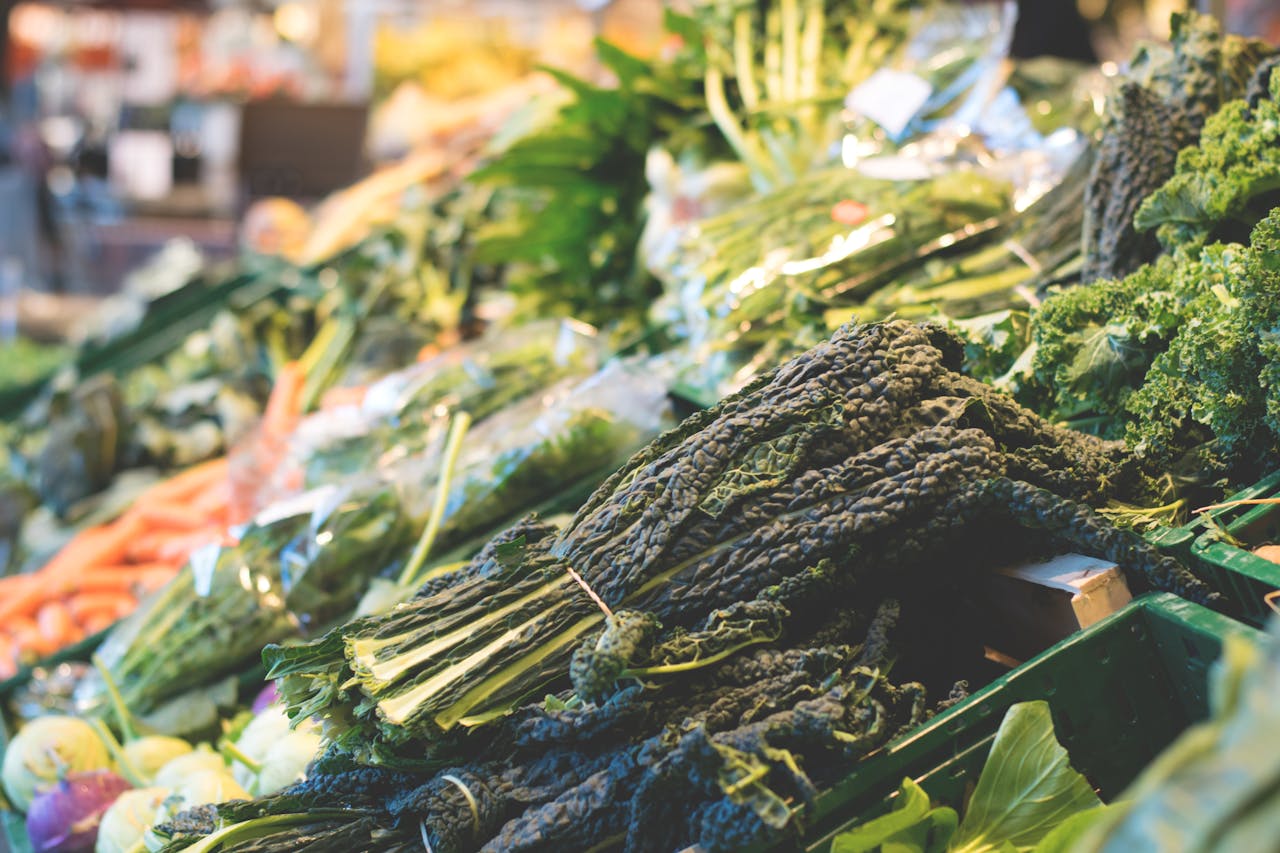 Services-02 A vibrant display of fresh organic vegetables at a local market stall, showcasing healthy eating.